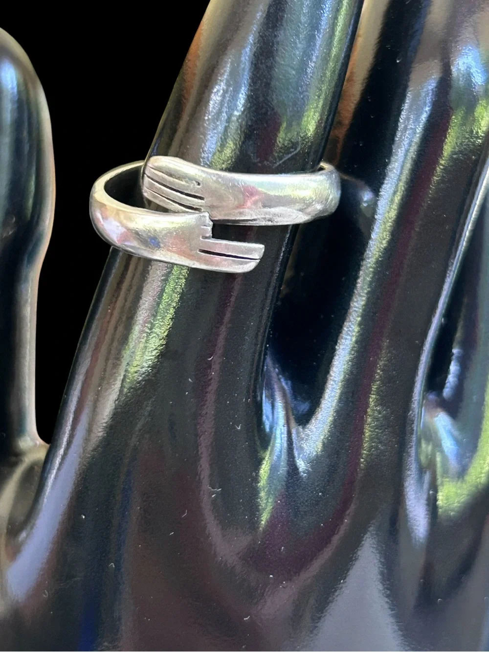 Vintage Mexican Sterling Silver Hugging Hands Bypass Ring (.925)